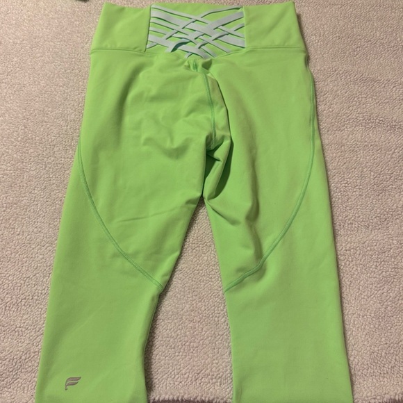 Fabletics Active Set Neon Green Boost High-Waisted 7/8 Legging Sports Bra - Picture 13 of 16